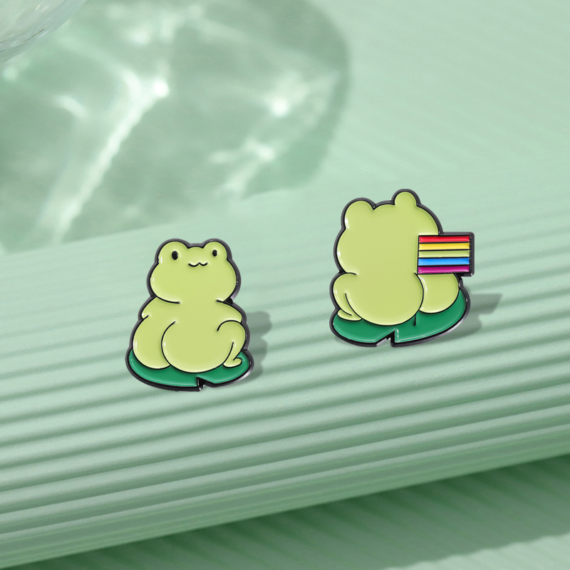 귀여운 녹색 개구리 에나멜 핀, LGBT 레인보우 플래 - Embroidery Fish 리뷰 및 가격